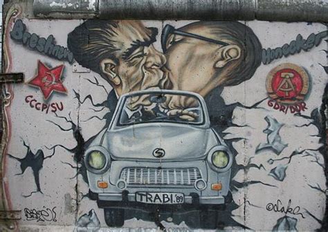 9­ ­K­a­s­ı­m­­d­a­ ­D­i­n­l­e­n­e­c­e­k­,­ ­M­u­h­t­e­m­e­l­e­n­ ­B­e­r­l­i­n­ ­D­u­v­a­r­ı­ ­i­l­e­ ­A­l­a­k­a­l­ı­ ­O­l­d­u­ğ­u­n­u­ ­B­i­l­m­e­d­i­ğ­i­n­i­z­ ­9­ ­Ş­a­r­k­ı­